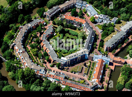 Hanovre, Allemagne. 25 Juin, 2019. Les maisons sont dans un arrangement circulaire sur le Leineinsel dans le quartier de Döhren (Photographie aérienne d'un avion ultra-léger). Credit : Hauke-Christian Dittrich/dpa/Alamy Live News Banque D'Images