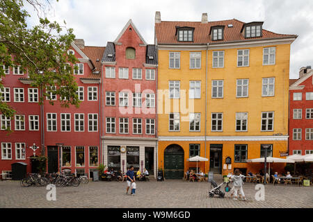 Quartier Latin de Copenhague ; bâtiments colorés au 13ème siècle Grabrodretorv Square, Copenhague, Danemark, Europe Banque D'Images