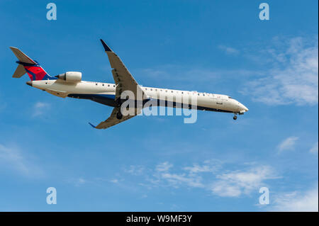 Canadair Regional Jet CRJ-900 à l'atterrissage à Lexington Bluegrass Airport Banque D'Images