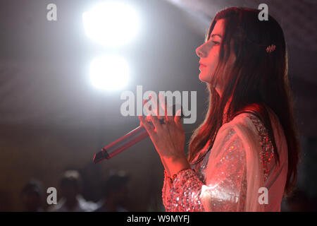 QUETTA, PAKISTAN, août 14-2019 : célèbre chanteuse pashtoun Sameena Naz performing chanson pendant encore de cas concernant la célébration du Pakistan Independenc Banque D'Images