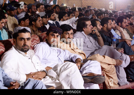 QUETTA, PAKISTAN, août 14-2019 : personnes participent au cours de la célébration de la Journée de l'indépendance du Pakistan au parc Askari, organisé par de vastes communic Banque D'Images