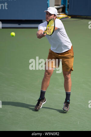 Mason, Ohio, USA. 14 août 2019 : Miomir Kecmanovic (SRB) bat Alexander Zverev (GER) 6-7, 6-2, 6-4, à l'Ouest et le Sud de l'ouvrir aux Lindner Family Tennis Center à Mason, en Ohio. © Leslie Billman/Tennisclix/CSM Crédit : Cal Sport Media/Alamy Live News Banque D'Images