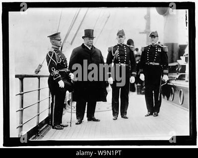 BATTLESHIP EXAMEN. Le maj. THOMAS L. RHOADS, LE PRÉSIDENT TAFT ; LT. COMDR. JOHN W. TIMMONDS ; COMDR. GORMLEY Banque D'Images