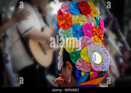 La coiffure d'un danseur de Bolivie à un pays d'Amérique latine Festival à Tokyo, Japon. Banque D'Images