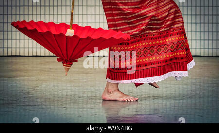 Un danseur traditionnel de Thialand effectue lors d'un festival à Tokyo, Japon. Banque D'Images