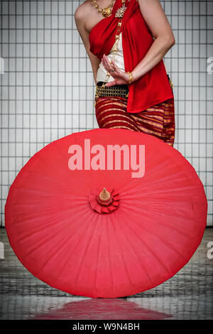 Un danseur traditionnel de Thialand effectue lors d'un festival à Tokyo, Japon. Banque D'Images