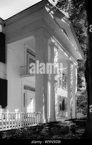 L'entrée du prix Pulitzer, William Faulkner's home, une conception néo-grec primitif, connu sous le nom de Rowan Oak à Oxford, MS Banque D'Images