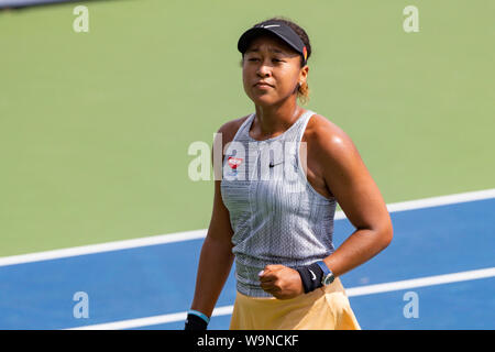 Mason, Ohio, USA. 14Th Aug 2019. Naomi Osaka (JPN) en action au cours de la ronde du mercredi l'Ouest et du Sud de s'ouvrir à la Lindner Family Tennis Center, Mason, Oh. Crédit : Scott Stuart/ZUMA/Alamy Fil Live News Banque D'Images