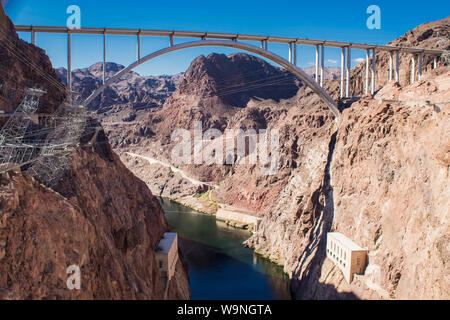 Mike O'Callaghan-pat tillman memorial bridge entre le Nevada et l'Arizona en face de l'Hoover Dam Banque D'Images