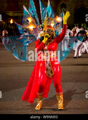 Edinburgh, Ecosse, Royaume-Uni. 14 août 2019. Royal Edinburgh Military Tattoo 2019 Kaléidoscope sur l'Esplanade du château dans son 69e show inspiré par l'instrument optique par le scientifique écossais Sir David Brewster et Sir Isaac Newton's 7 couleurs. La Trinité-et-Tobago Orchestre d'acier de la Défense Banque D'Images