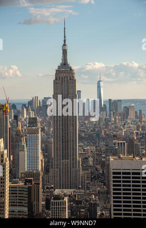 Cnj lower Manhattan avec l'Empire State Building à partir d'un point haut à Midtown Banque D'Images
