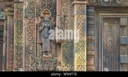 Banteay Srei devata dans une région d'angkor Banque D'Images