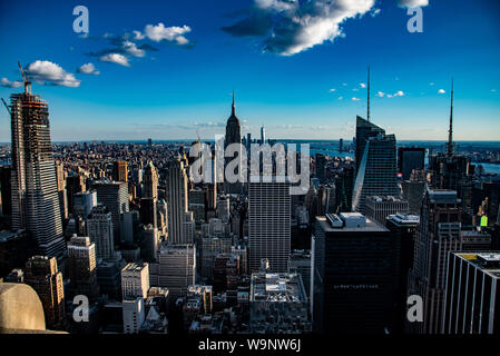 Cnj lower Manhattan avec l'Empire State Building à partir d'un point haut à Midtown Banque D'Images