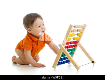 Baby Boy avec abacus isolated on white Banque D'Images