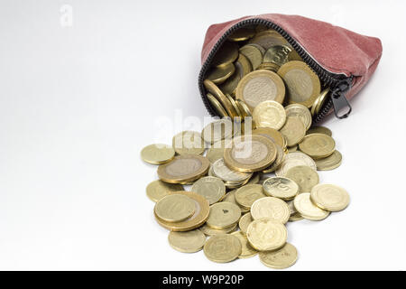 Coin purse filled with coins isolés Banque D'Images