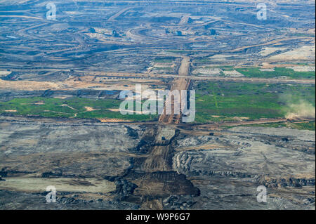 Photo aérienne de l'exploitation à CNRL Mine de pin gris l'exploitation des sables bitumineux. Banque D'Images