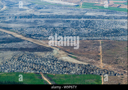 Photo aérienne de l'exploitation à CNRL Mine de pin gris l'exploitation des sables bitumineux. Banque D'Images