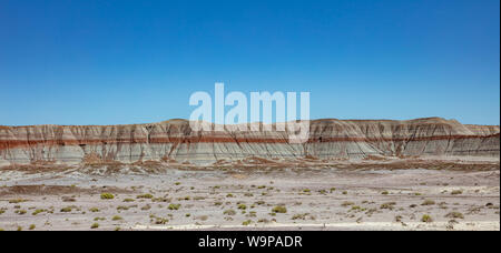 Painted Desert de l'Arizona, États-Unis d'Amérique vue panoramique, ensoleillée journée de printemps, ciel bleu clair, Banque D'Images