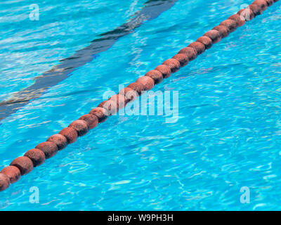 Détail de l'olimpic piscine flotteur orange ligne de marquage de liège Banque D'Images