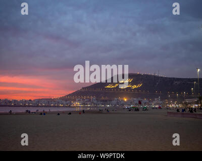 Agadir, Maroc, Afrique du Nord [Agadir Plage, Coucher de soleil, plage au crépuscule, Fortress Hill ruins] Banque D'Images