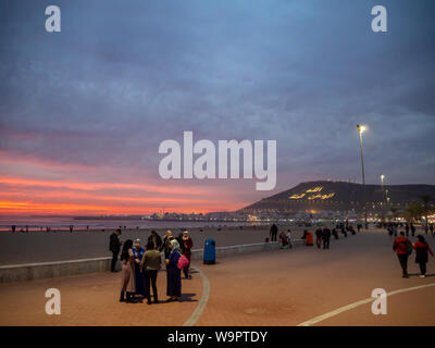 Agadir, Maroc, Afrique du Nord [Agadir Plage, Coucher de soleil, plage au crépuscule, Fortress Hill ruins] Banque D'Images