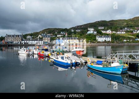 Une vue sur le port de Tarbert, sur la péninsule de Kintyre, Argyll, Scotland. Banque D'Images