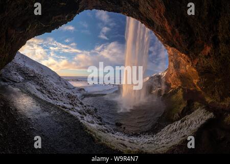 Seljalandsfoss au coucher du soleil en hiver, l'Islande Banque D'Images