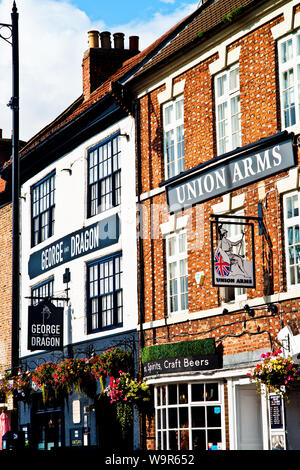 Le George & Dragon et l'Union européenne, d'armes sur les Tés Yarm, Angleterre Banque D'Images