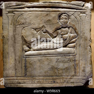 Apollodoros stèle funéraire de la 2e moitié du 3e siècle (Térénouthis le Kôm Abou Billou, Egypte le calcaire Banque D'Images