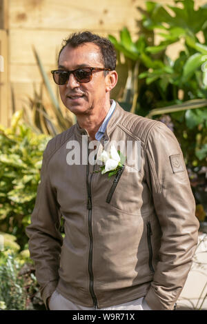 Strictly Come Dancing Bruno Tonioli chorégraphe italien, salle de bal et danseur latin, et personnalité de la télévision, whoi a comparu comme juge dans le concours de danse de télévision britannique Strictly Come Dancing jette son œil critique sur les jardins gagnants du spectacle lorsqu'il ouvre le Southport Flower Show 2019 à Merseyside.Le favori de la télévision a accueilli les visiteurs à l'événement en bord de mer alors qu'il célèbre son 90e anniversaire. Banque D'Images