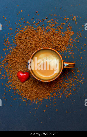 Tasse de café, le café instantané, Coffea arabica, coeur rouge Banque D'Images