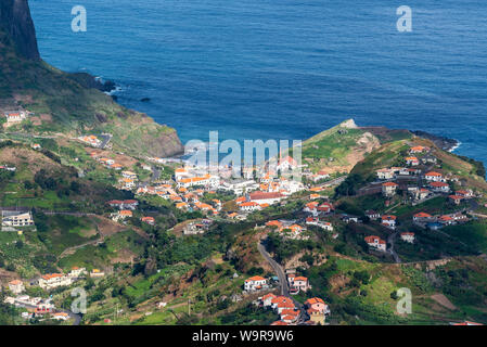 Village côtier, Porto da Cruz, Madeira, Portugal Banque D'Images