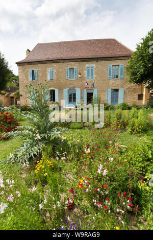 Village de Limeuil, France. Vue pittoresque de Limeuil's mairie et bureau de poste. Banque D'Images