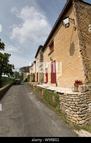 Village de Limeuil, France. Vue pittoresque de Limeuil's rue de Port. Banque D'Images