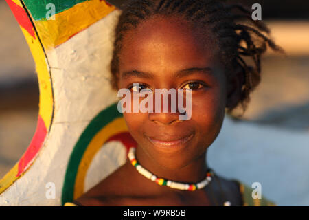 Belle fille de Morondava, Madagascar. En raison d'une crise politique Madagascar figure parmi les pays les plus pauvres dans le monde Banque D'Images