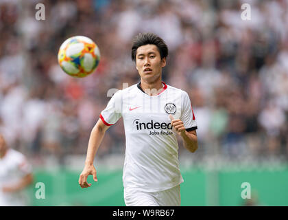 Mannheim, Deutschland. Août 11, 2019. Daichi KAMADA (F) Promotion, Football DFB Pokal, 1er tour, le Waldhof Mannheim (MA) - l'Eintracht Francfort (F) 3 : 5, le 11.08.2019 à Mannheim/Allemagne. DFL règlement interdit toute utilisation des photographies comme des séquences d'images et/ou quasi-vidéo # # #  utilisée dans le monde entier : dpa Crédit/Alamy Live News Banque D'Images