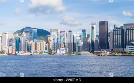 Hong Kong - Juillet 13, 2017 : Quartier Central de la ville de Hong Kong skyline at summer day Banque D'Images