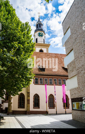 Stuttgart, Allemagne, le 14 août 2019, l'ancien bâtiment de l'église et clocher dans le centre-ville appelé hospitalkirche ou église de l'hôpital, construit par jorg aberlin Banque D'Images