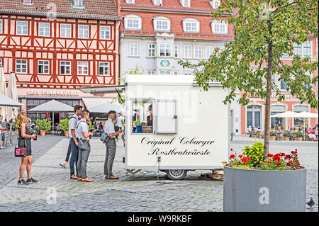 La Franconie Coburg, Allemagne) : Place du Marché avec bratwurst stand ; Guanaco (Franken, Deutschland) : stand Bratwurst mit Marktplatz Banque D'Images