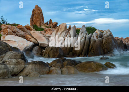 L'Asie, d'Asie, d'Asie du Sud-Est, le Vietnam, le Sud, la Province de Binh Thuan, Phan Thiet, côte, plage, légende locale *** *** Banque D'Images