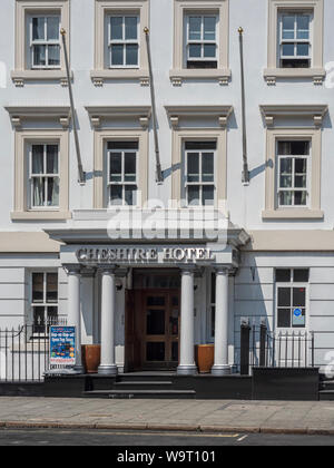 LONDRES, Royaume-Uni - 26 JUILLET 2018 : vue extérieure de l'hôtel Cheshire dans Great Russell Street Banque D'Images