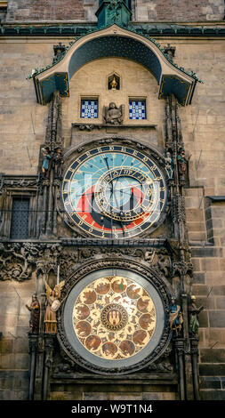 Horloge astronomique de la tour du vieil hôtel de ville à la place Staromestska à Prague Banque D'Images