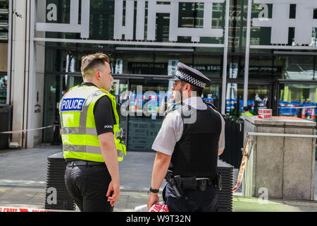 Londres, Royaume-Uni, le 15 août, 2019. En scène Marsham Street, à l'extérieur du Home Office à Westminster, comme répondre aux rapports de police d'un couteau. Banque D'Images