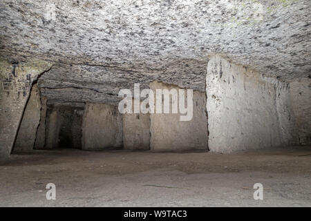 Plus utilisé, 11 chambre à coucher pour les moines Orheil Vechi village, monastère de la grotte complexe, Moldova Banque D'Images