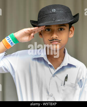 Neuf ans d'un jeune Indien habillé en Shaheed Bhagat Singh à l'occasion de la Journée de l'indépendance de l'Inde, 15 août, 2019. Banque D'Images