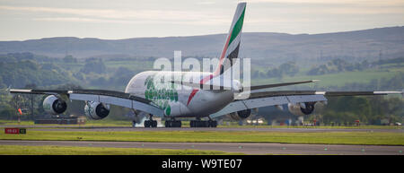 Glasgow, Royaume-Uni. 12 mai 2019. Unis Airbus A380 Super Jumbo vu à Glasgow au départ de Dubaï. Crédit : Colin Fisher/CDFIMAGES.COM Banque D'Images