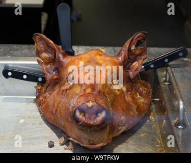 Les cochons sont vus dans la fenêtre du restaurant Oink, qui est situé dans le Royal Mile à Édimbourg. Crédit : Colin Fisher/Alay Live News. Banque D'Images