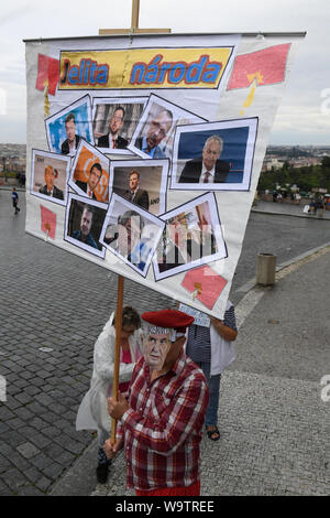 Prague, République tchèque. Août 15, 2019. Manifestation contre l'oppression politique en République tchèque et ailleurs dans le monde dans la place Hradcanske namesti, Prague, République tchèque, le 15 août 2019. Photo : CTK Michal Krumphanzl/Photo/Alamy Live News Banque D'Images