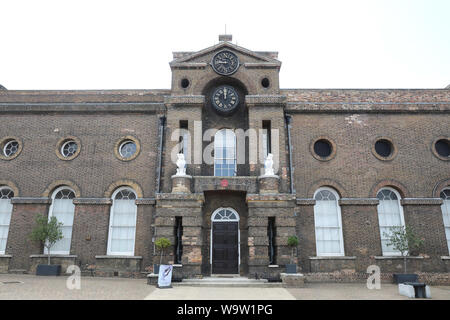 L'ancienne académie militaire royale sur la place de l'artillerie, maintenant utilisé comme l'Académie des Arts de la scène, en l'Arsenal Royal, Woolwich, en SE de Londres, Royaume-Uni Banque D'Images