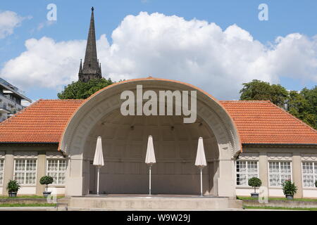 Blick auf die von Konzertmuschel im Kurpark Bad Nauheim à Hessen Banque D'Images